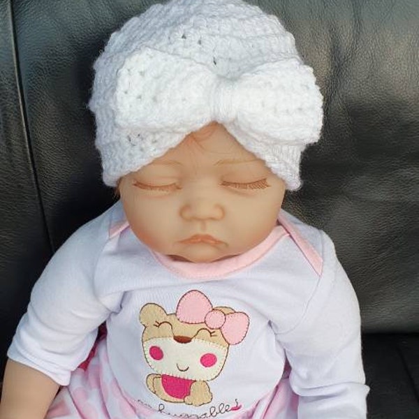 Baby girls crochet hat with bow. Newborn, 0-3, 3-6, 6-12 months. Made to order. 9 colours available.