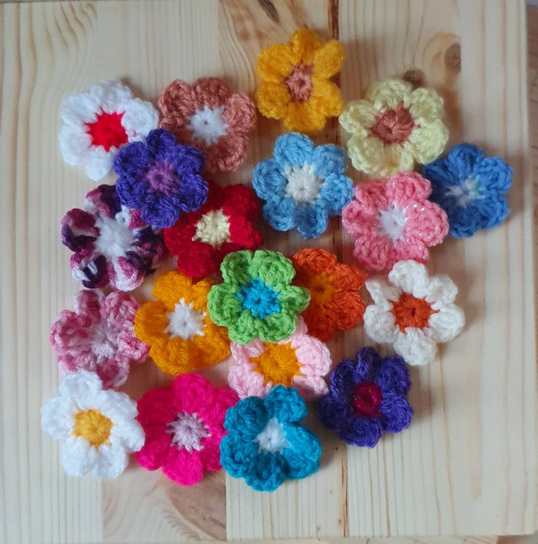 Lot de 10 fleur au crochet en laine - Un grand marché