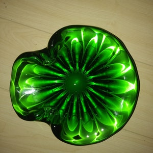 Beautiful Stunning Murano Style Vintage Emerald Green Italian Art Crystal Glass Bowl Ashtray. Beautiful Decoration. Gorgeous Centrepiece.
