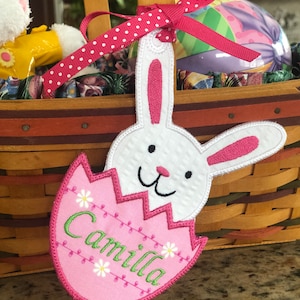 Osterkorb Namensanhänger, personalisiert, Bestickter Hase Osterkorb Namensanhänger