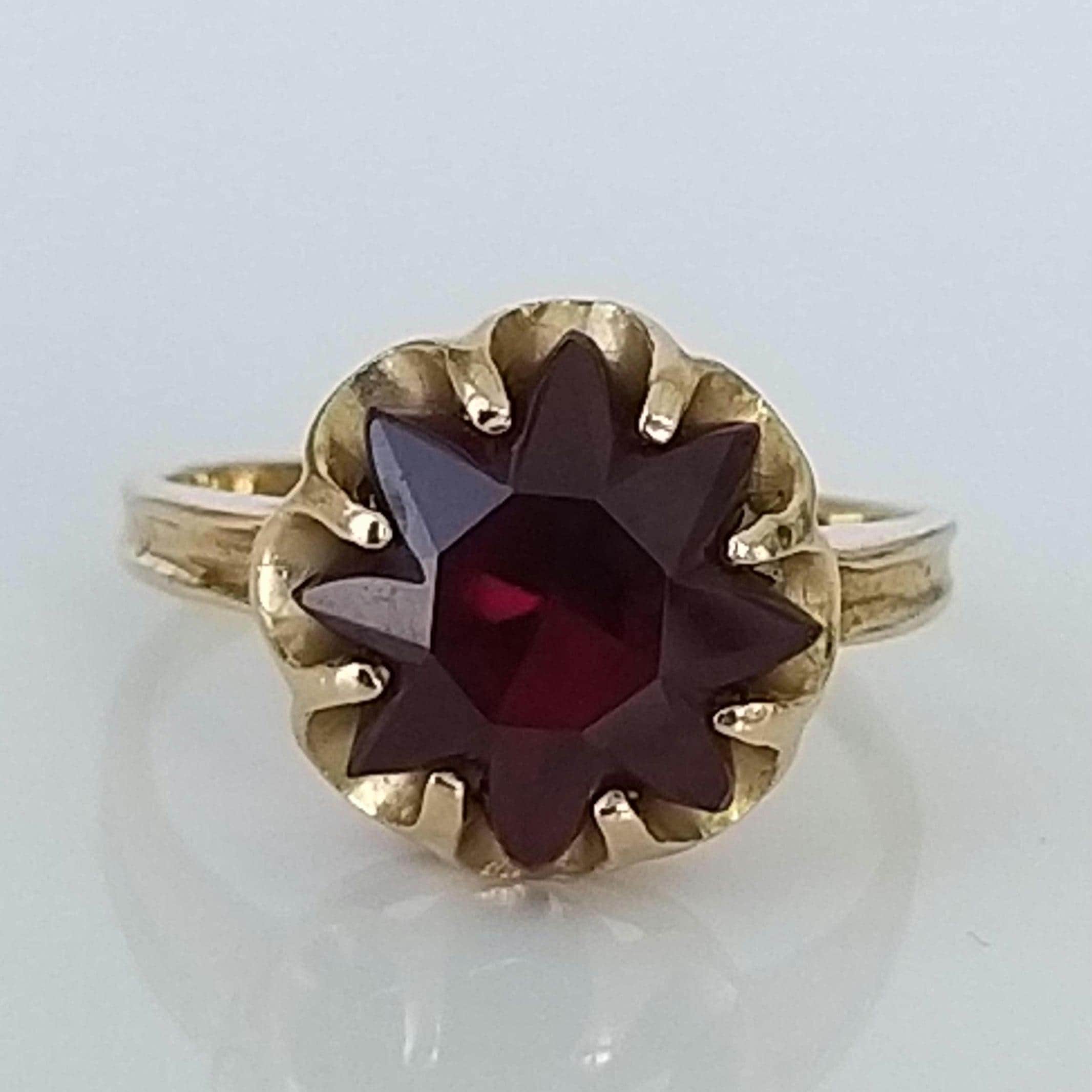 Antique Ruby - Star-Cut -  18ct Gold Ring - Anniversary Present, Engagement Surprise, Gift For Her, Minimalist