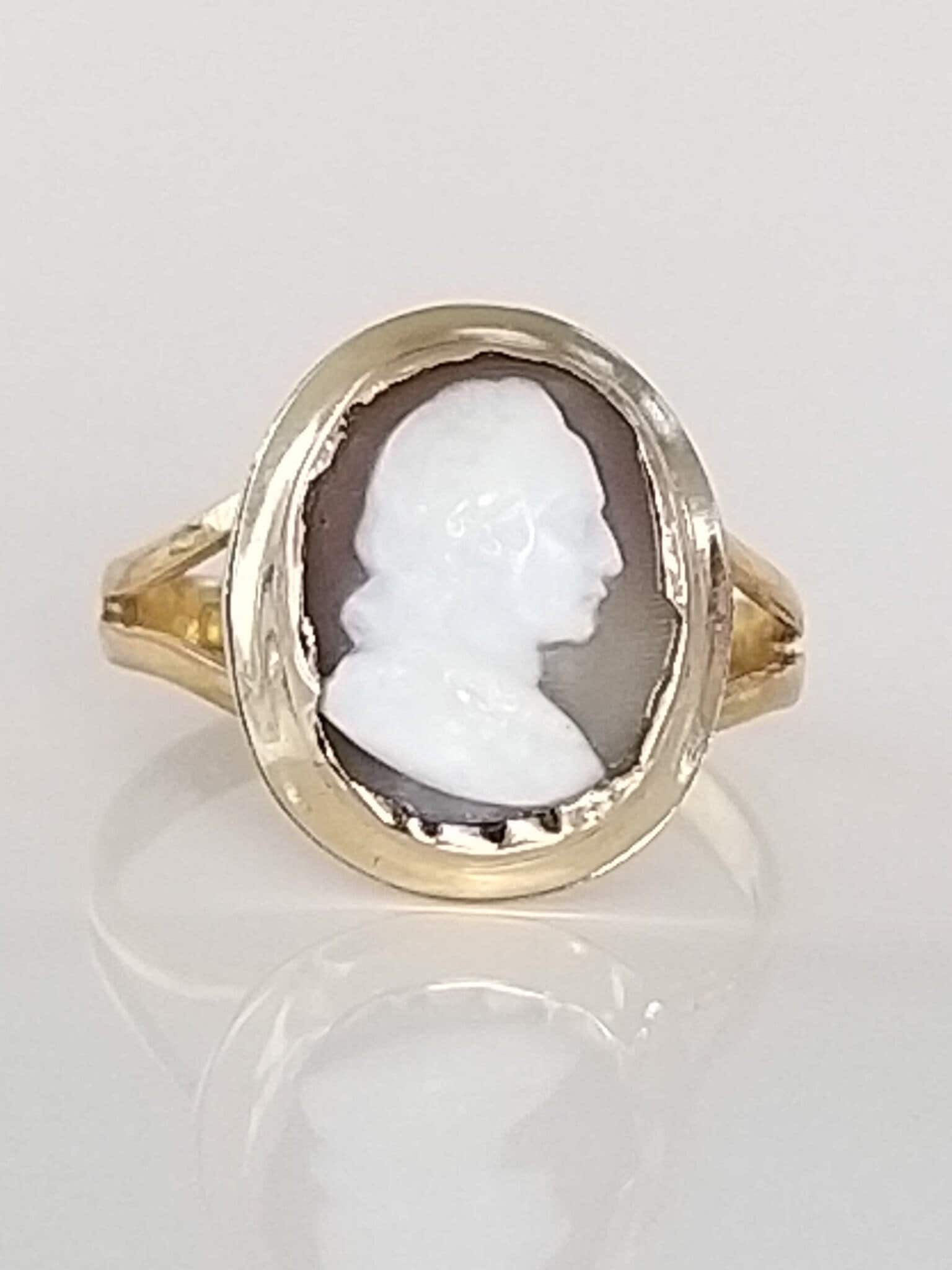 Antique 1854 22ct Solid Gold Shell Cameo Ring With Gentleman