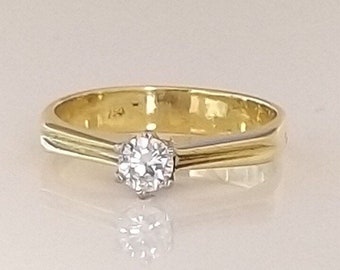 Vintage Diamond Solitaire 18ct Gold Ring with a Solid Shank & Grooved Shoulders, Engagement Gift, Anniversary Present or Birthday Surprise
