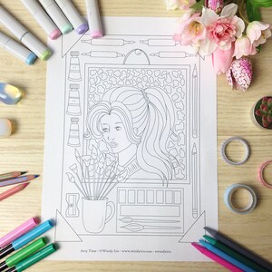 K&ouml;nnte beinhalten: Eine Schwarzwei&szlig;-Malvorlage mit einer Frau mit langen Haaren in einem Pferdeschwanz, umgeben von Kunstmaterialien wie Pinseln, Farbtuben und einer Palette. Der Text "Arty Time" befindet sich am unteren Rand der Seite.