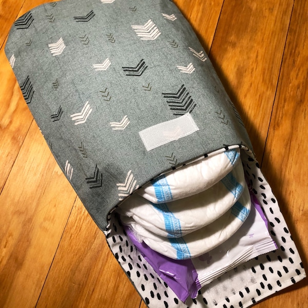 Pochette à couches vert armée et pois dalmates