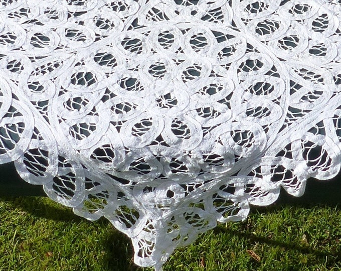 Vintage Battenburg Ribbon Lace Table Cloth / Table Centre. Boudoir ...