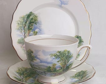 Trio herbaciane Colclough Country Scenes. Porcelana kostna z lat 60. XX wieku