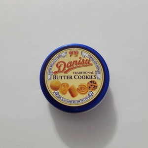 Danish Butter Cookie Tin Needle Minder