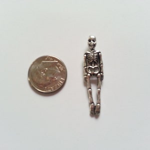 Tiny Skeleton Needle Minder