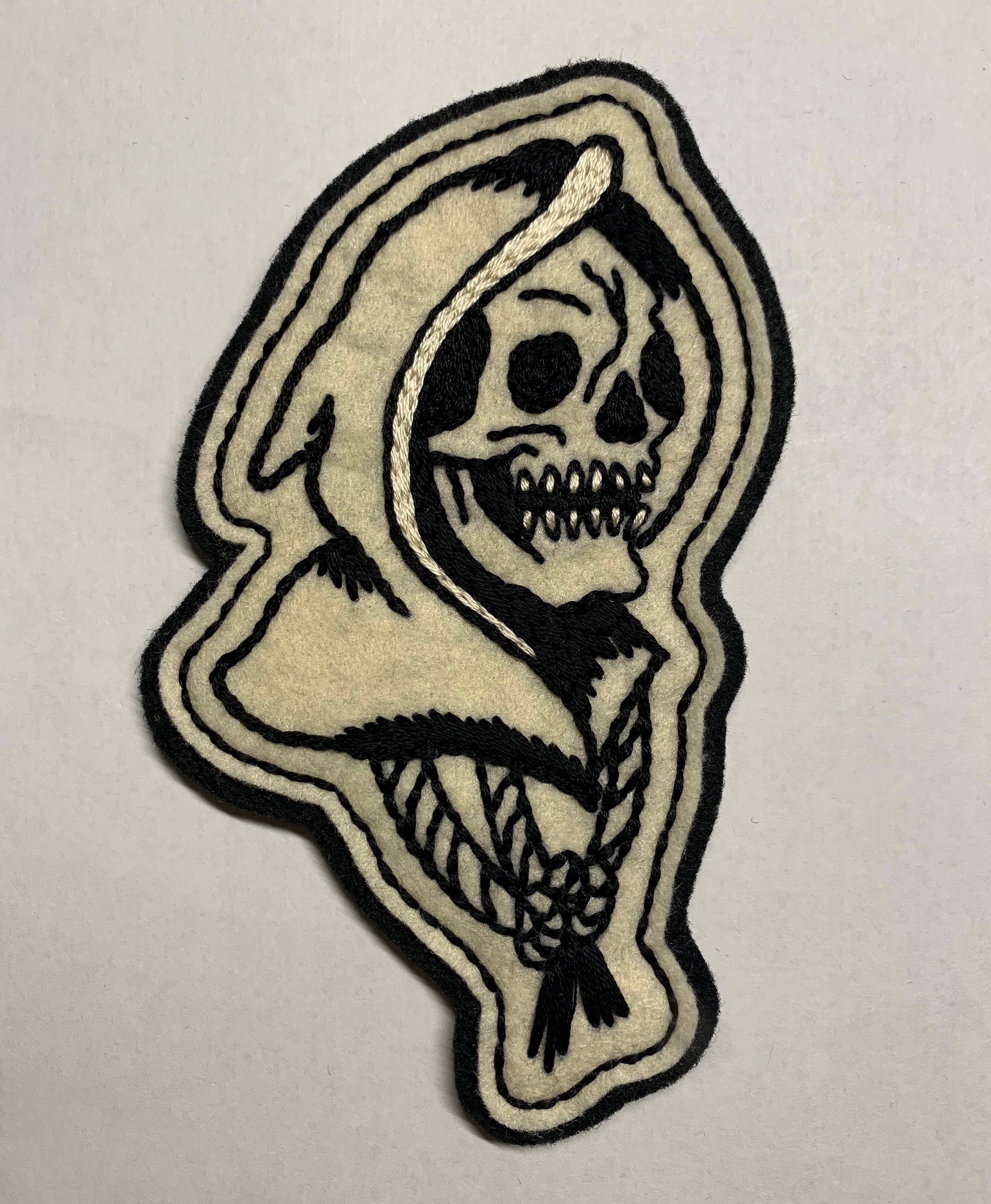 手縫い刺繍人形 手刺繍 Lowbrow grimreaper skull