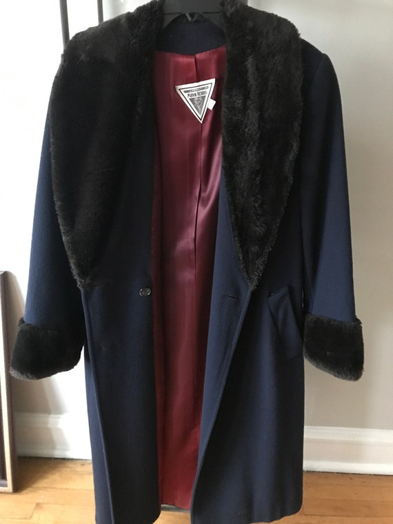 Gorgeous vintage 100% wool coat. Navy with satin … - image 2