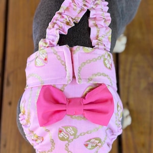 Pañal rosa con tirantes para bulldog francés: protección contra la incontinencia y el calor