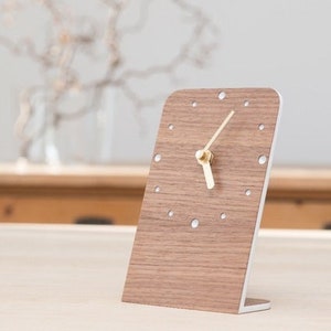 Horloge de table horloge bois mouvement quartz silencieux en chêne noyer poirier design moderne cadeau collection anniversaire mariage minimaliste image 1