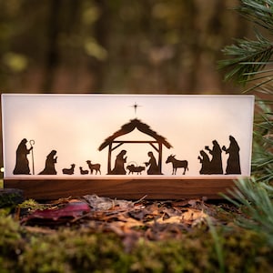 Krippe Holz Weihnachtskrippe modern Nussbaum mit 3 Teelichter Geschenk Weihnachten Advent Familie Kinder Holzkrippe Weihnachtsdekoration Bild 1