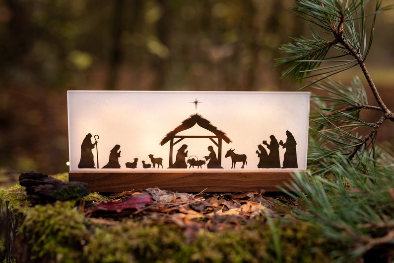 Krippe Holz Weihnachtskrippe modern Nussbaum mit 3 Teelichter Geschenk Weihnachten Advent Familie Kinder Holzkrippe Weihnachtsdekoration Bild 1