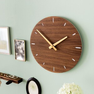 Wanduhr Holz Wanduhr groß Wanduhr modern Kinder 35cm Uhr Design mit flüsterleisem Quarzuhrwerk für Wohnzimmer Küche Büro lautlos rund Bild 5