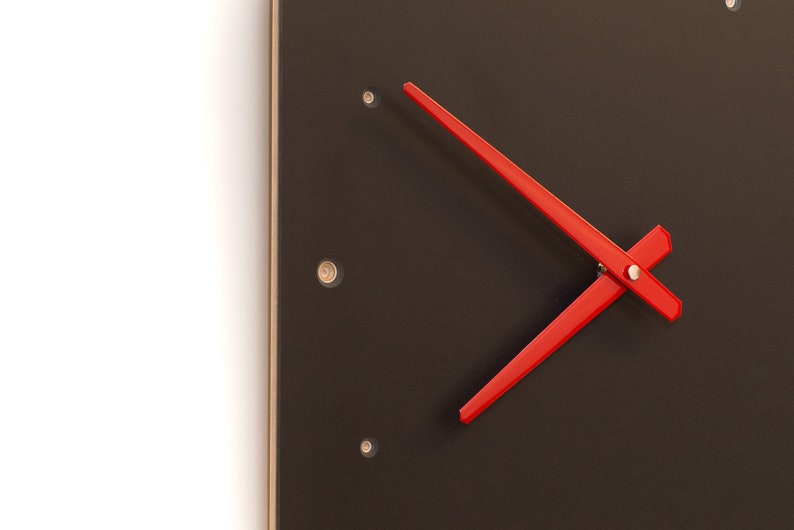 Wanduhr schwarz abgerundet 35cm Uhr Design mit flüsterleisem Quarzuhrwerk für Wohnzimmer Küche Schlafzimmer nachhaltig groß Bild 3
