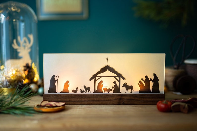 Krippe Holz Weihnachtskrippe modern Nussbaum mit 3 Teelichter Geschenk Weihnachten Advent Familie Kinder Holzkrippe Weihnachtsdekoration Bild 7