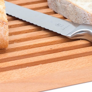 Bread cutting board, chopping board with grooves, wood, non-slip, with rubber feet, kitchen aid, bread board, oak board, serving board, kitchen gift image 5