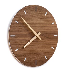 Wanduhr Holz Wanduhr groß Wanduhr modern Kinder 35cm Uhr Design mit flüsterleisem Quarzuhrwerk für Wohnzimmer Küche Büro lautlos rund Bild 2