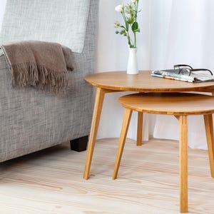 Couchtisch Massivholz rund 65/45cm – Eiche & Nussbaum Varianten, stabiler Wohnzimmertisch mit festem Stand, handgefertigtes Designmöbel