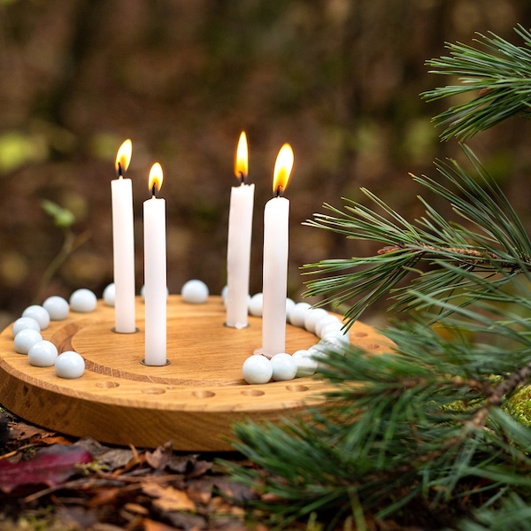 Couronne de l'Avent en bois de chêne avec calendrier de l'Avent comprenant 24 billes et 8 bougies pour Noël, réutilisable, pour familles, adultes, enfants