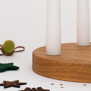 Adventskranz Holz Eiche für Stabkerzen Geschenk für Advent und Weihnachten Weihnachtsdeko skandinavisch modern wiederverwendbar nadelt nicht Bild 2