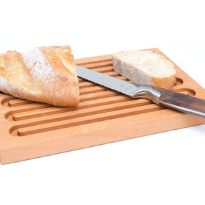 Bread cutting board, chopping board with grooves, wood, non-slip, with rubber feet, kitchen aid, bread board, oak board, serving board, kitchen gift image 2