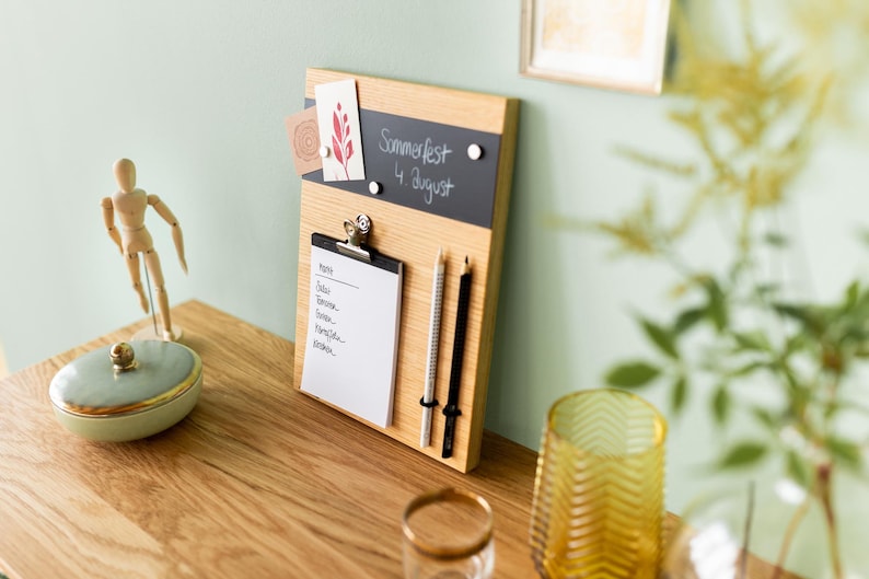 Pinnwand Mini Holz Eiche mit Tafel magnetisch und Notizblock zum Einzug oder als Geschenk für Eltern oder Kinder für Küche oder Büro Bild 10