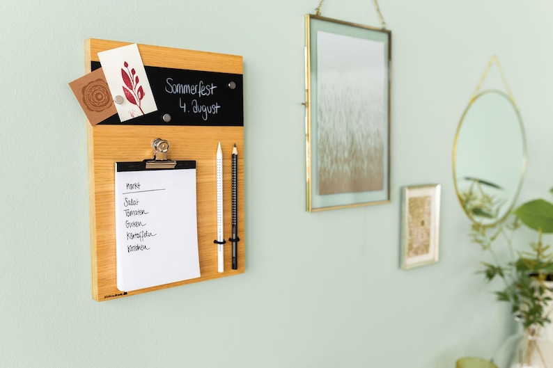 Pinnwand Mini Holz Eiche mit Tafel magnetisch und Notizblock zum Einzug oder als Geschenk für Eltern oder Kinder für Küche oder Büro Bild 1