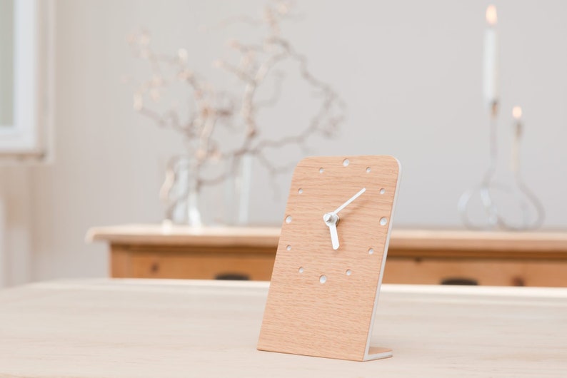 Horloge de table horloge bois mouvement quartz silencieux en chêne noyer poirier design moderne cadeau collection anniversaire mariage minimaliste image 2