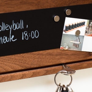 Key Board Boîte à clés en bois de noyer avec papier daluminium de table magnétique, cadeau pour mariage ou emménagement, porte-clé image 5