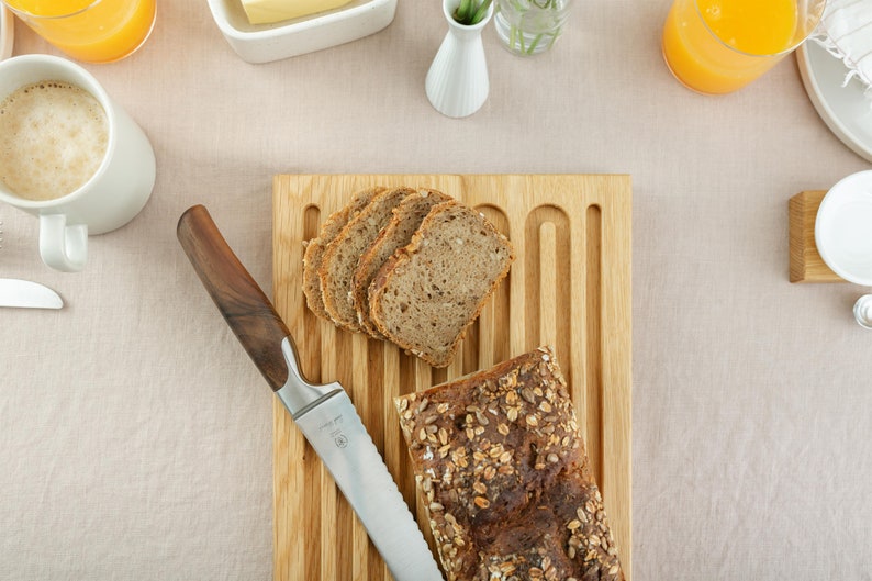 Grooved Bread Board oak image 3