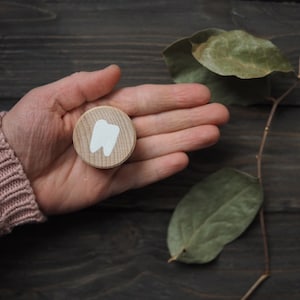 歯の妖精の箱 - 手描きの箱 - パーソナライズ - 歯枕 - カスタム歯の妖精の箱 - 木製の小さな箱 - 丸い箱 - 小さな木製