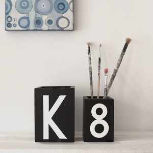 A caixa GRANDE ou PEQUENA, caixa de lápis com alfabeto personalizado, porta-lápis, decoração de quarto infantil, organizador de mesa, acessórios de mesa de escritório, carta