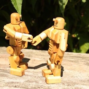 Holzspielzeug Holz Roboter Spielzeug Spielzeug Fur Junge Etsy