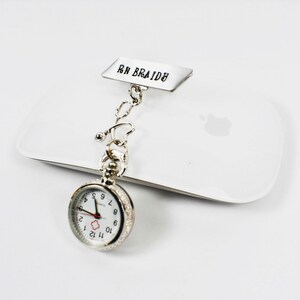 Reloj para enfermeras personalizado. Regalo para estudiante de enfermería. image 3