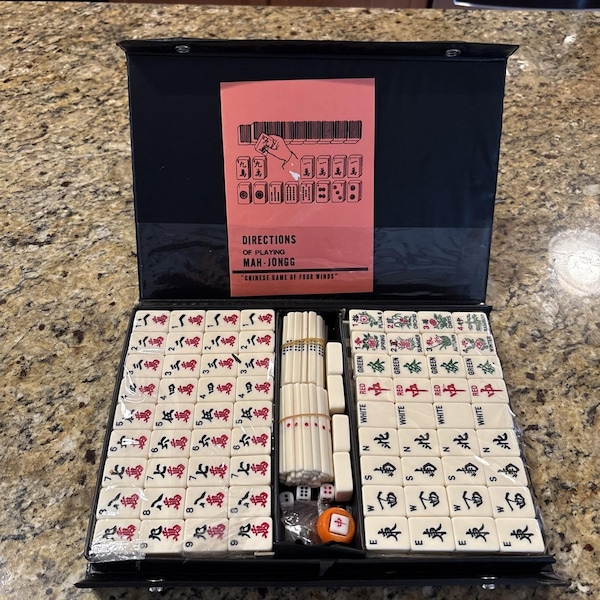 Vintage MAH-JONGG Game Of The Four Winds 144 Tiles 84 Sticks, 4 Dice Case + Book