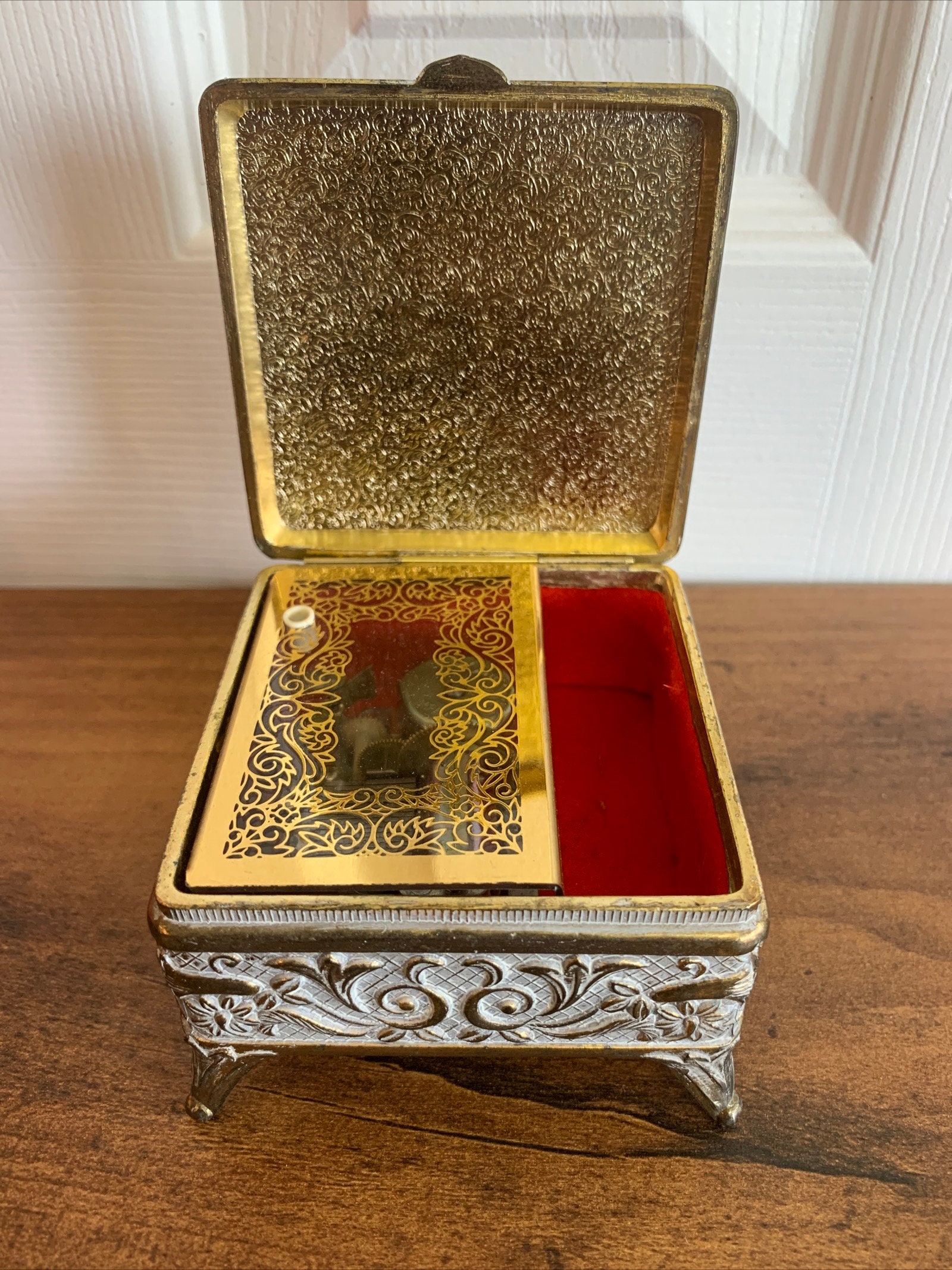 Willitts Exclusive Imports Japan Music Box Opens to 'love