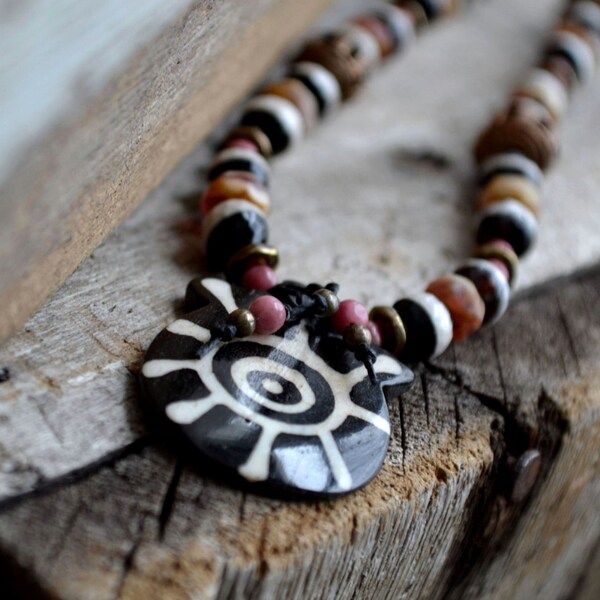 SALE -- Feminine tribal  necklace / Tribal horn pendent / Safari / African / Banded agate / Native inspired / Urban boho chic