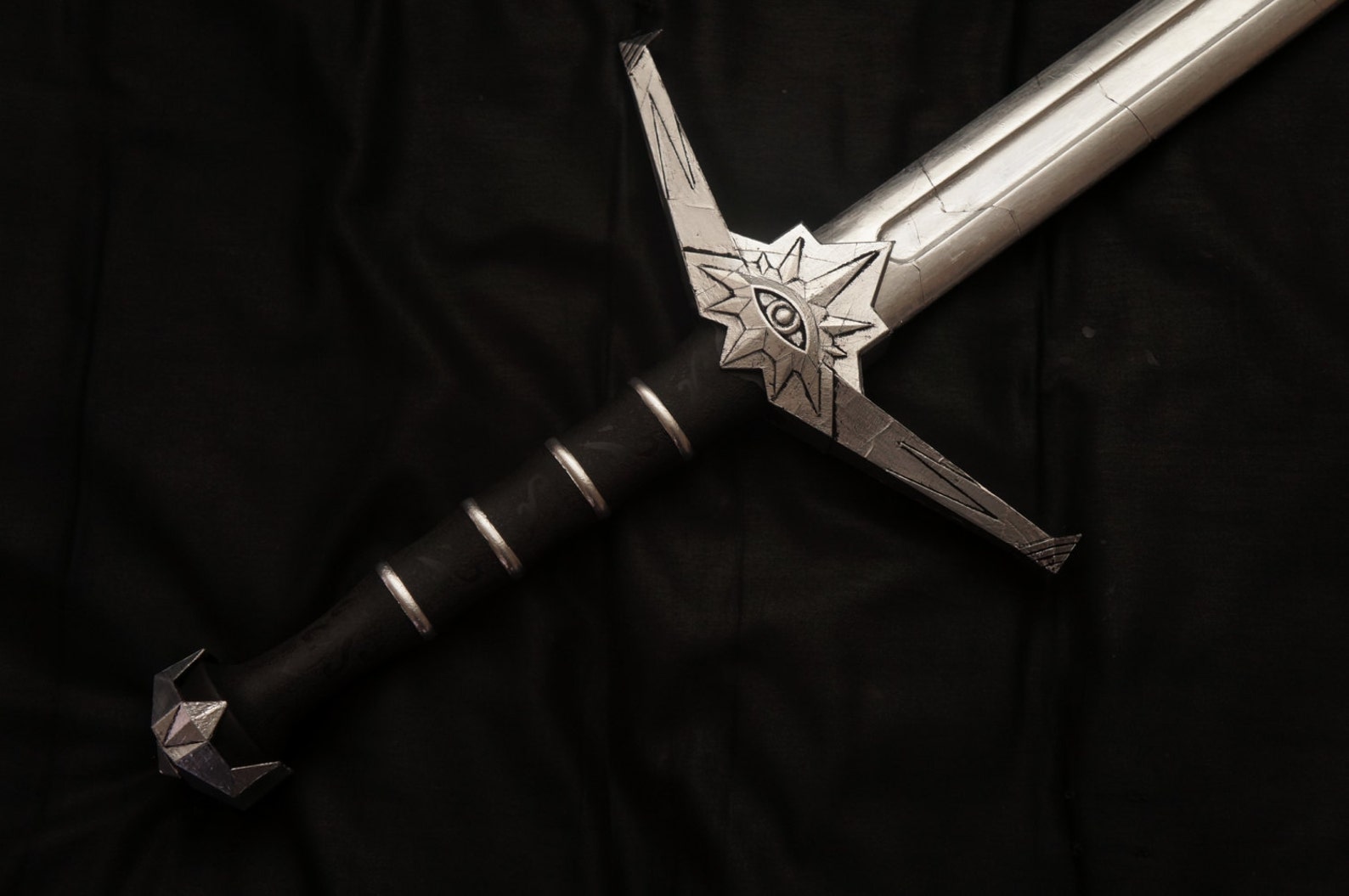 Фламберг фальшион. Рыцарский меч. Одноручный меч фэнтези. Загадка про меч. 3d sword.