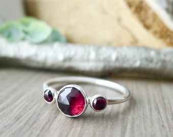 Anillo granate, plata de ley, granate rodolita, piedra de nacimiento de enero, granate de plata, anillo de enero, granate genuino, rosa vino, joyería de enero