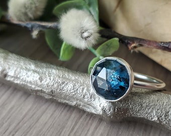 Facettierter Kyanit Ring, blauer Kyanit, Sterling Silber, Runder Kyanit, Moos Stein, blauer Kyanit, Custom