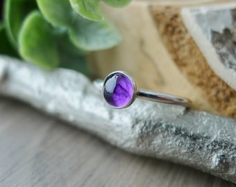 Anillo de amatista, liso, plata de ley, piedra de nacimiento de febrero, piedra de nacimiento púrpura, regalo de febrero, redondo, púrpura profundo, amatista pequeña, genuina