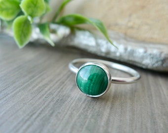 Malachite Ring, Minimalist Ring, Green Ring, Sterling Silver, Round Ring, Striped Stone, Minimalist Green Ring, Simple Ring, Gemstone Ring