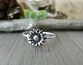 Anillo de girasol, plata de ley, joyería de girasol, anillo de apilamiento, girasol de plata, margarita de plata, margarita negra, girasol negro, flor del sol