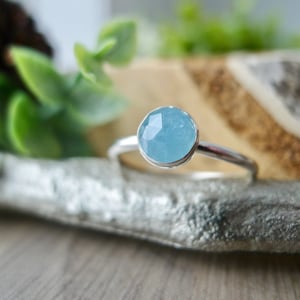 Aquamarin Ring, facettiert, Sterling Silber, März Ring, echter Aquamarin, März Geburtsstein, echt, runder Aquamarin, März Schmuck
