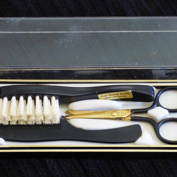 Vintage German Grooming Kit - Unisex Design - Suitable for Practical Use - Clean Condition - Nominal Signs of Use - Gift Worthy - Clean