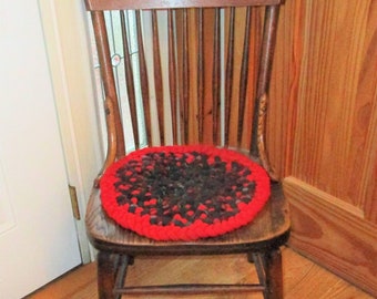 Round braided chairpad; Round table mat; wool table mat; hand-braided circle mat, bright red green plaid; 14.5" circle pad; Free ship USA