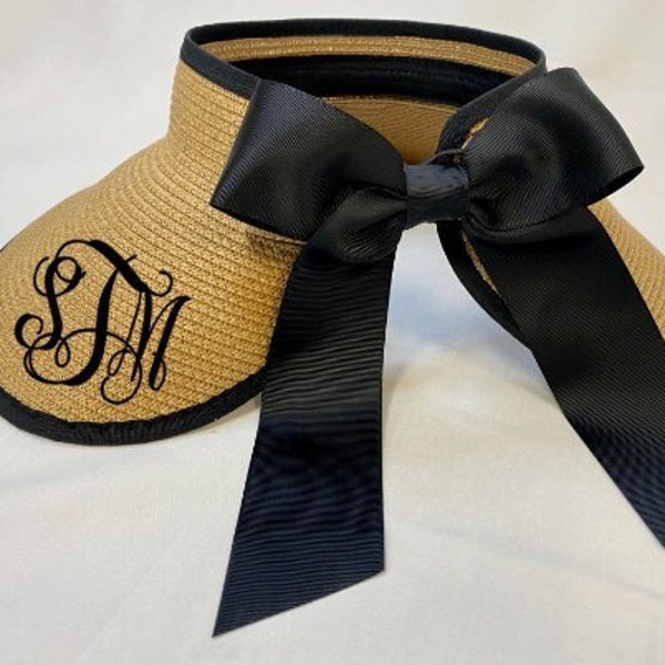 Visiera in paglia con fiocco monogramma - Idee regalo per damigella d'onore - Addio al nubilato - Cappello da sole con monogramma - Visiera parasole con monogramma - Dettaglio fiocco a nastro